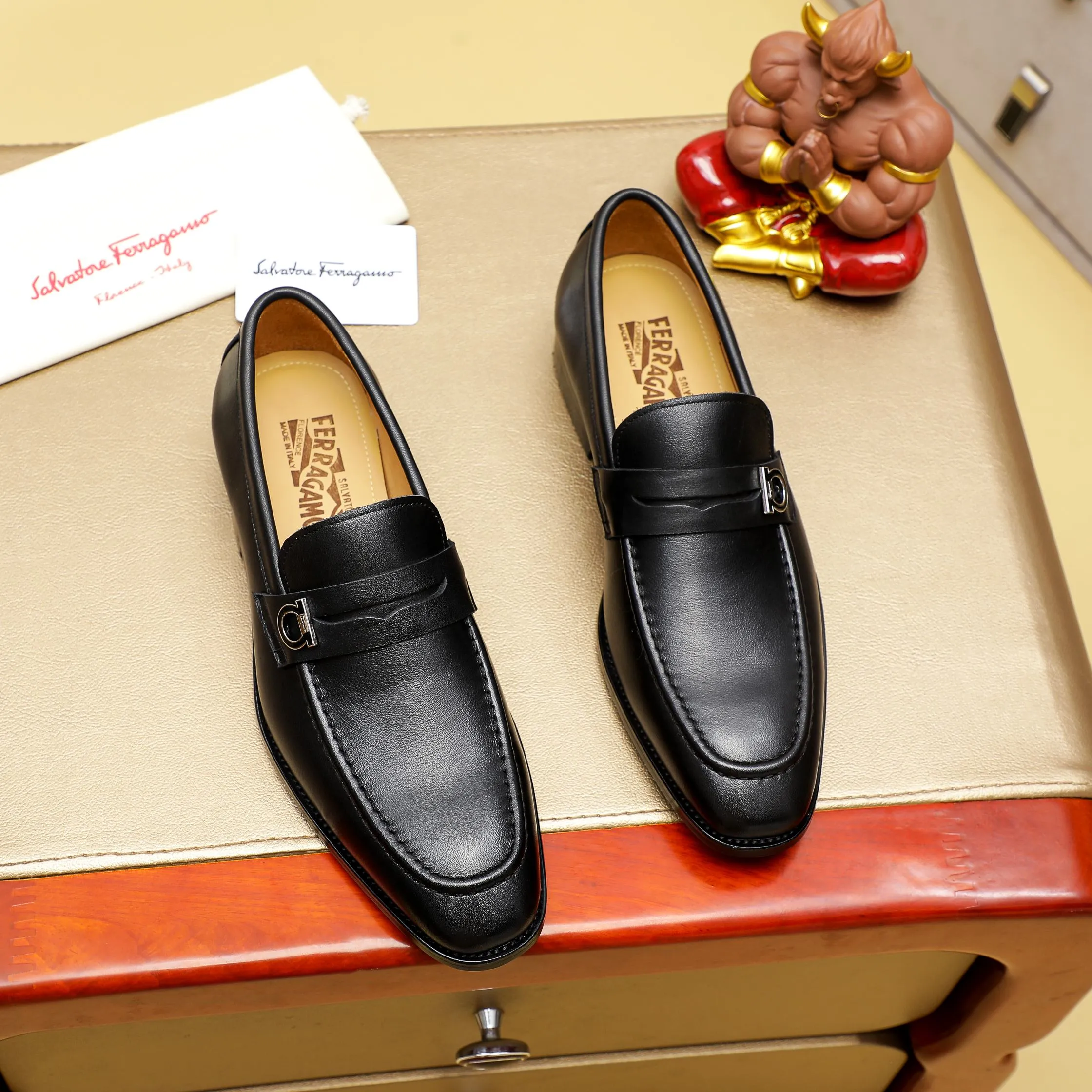 Men's shoes 💰460 🕷🕷🐂【Ferragamo】Ferragamo Popular fashionable leather shoes🇨🇳Official website counter 1:1 production, original mold opening💯Good quality visible, imported high-end first-layer waxed calfskin, water-dyed🐂leather lining🌿very clear texture, high-quality waterproof, non-slip and wear-resistant outsole🎋high quality and low price, truly handmade🍓3 colors available! Code number 38-44……(45.46.Customized)